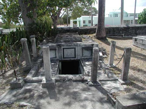 Ingresso cripta famiglia Chase isola Barbados