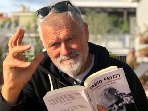 Fabio Frizzi col libro "Backstage di un compositore"